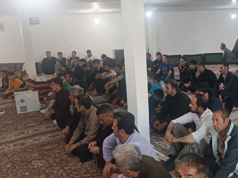 اهدای ۴۰ البسه زمستانی به کولبران توسط سردار آسیبانی اهدای ۴۰ البسه زمستانی به کولبران توسط سردار آسیبانی