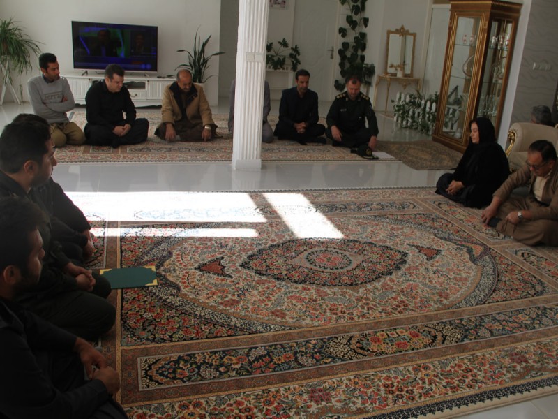 در مراسمی؛ ازخانواده شهیدسیفی پاوه تجلیل به عمل آمد