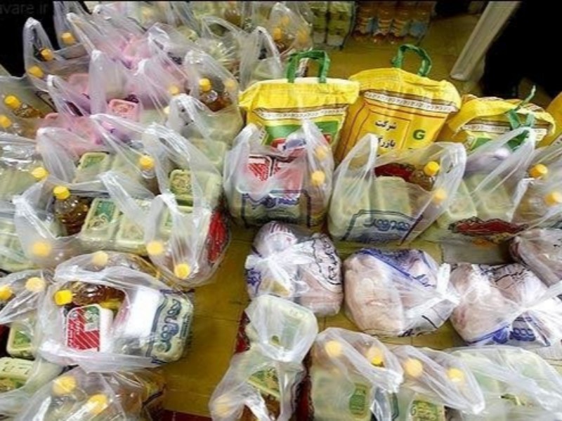 اهدای 50 بسته سبد عذایی توسط نماینده منتخب مردم به خانواده زندانیان نیازمند اورامانات