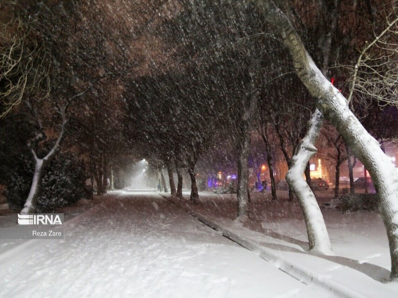 بارش برف در مناطق سردسیر کرمانشاه آغاز شد