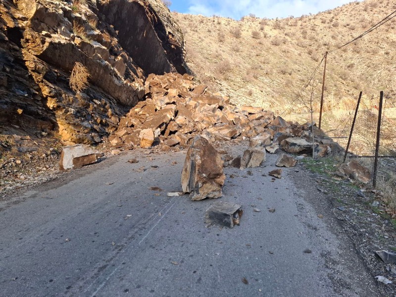 بازگشایی جاده روستای زردوئی با تلاش راهداران