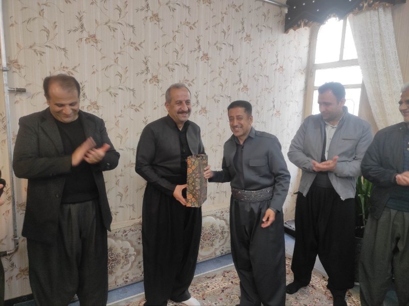 دیدار صمیمانه مدیران سابق و جدید آموزش و پرورش پاوه