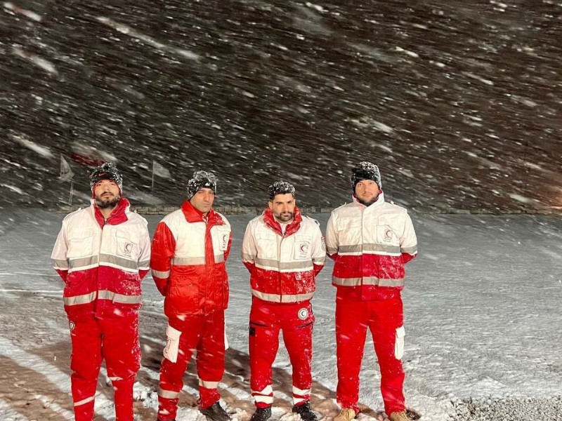 بارش برف راهداران و عوامل امدادی پاوه را به حالت آماده باش درآورد