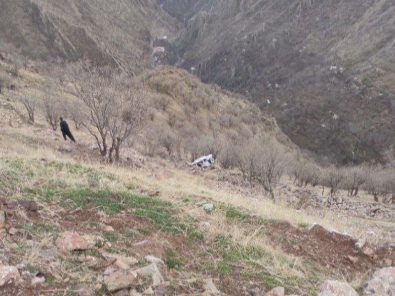 سقوط ماشین پراید به درِه در نودشه