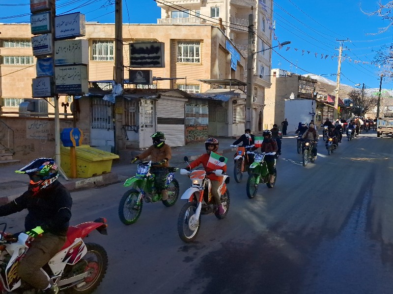 برگزاری رژه خودرویی و موتوری بمناسبت آغاز دهه فجر در پاوه