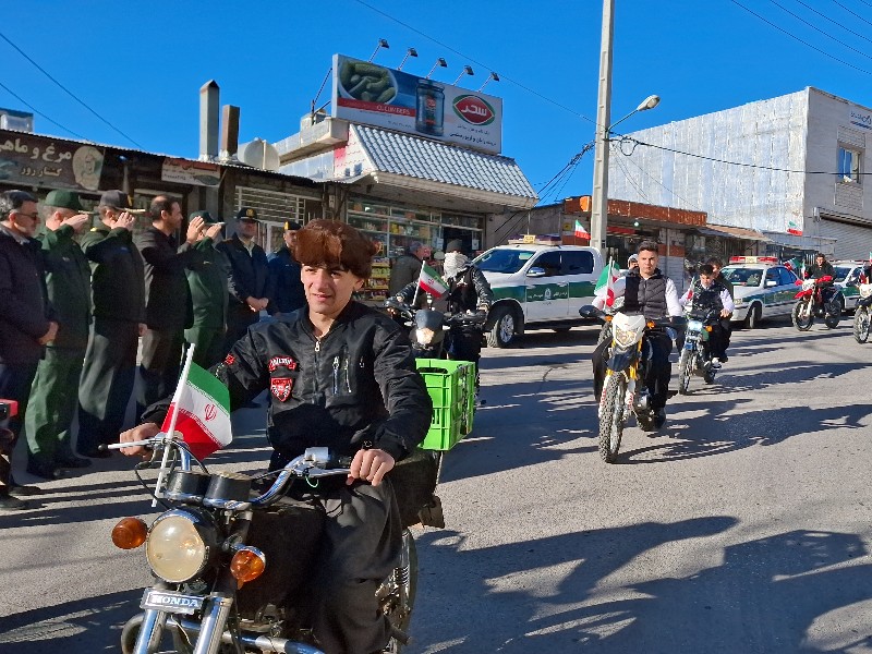 رژه خودرویی و موتوری بمناسبت آغاز دهه فجر در پاوه برگزار شد رژه خودرویی و موتوری بمناسبت آغاز دهه فجر در پاوه برگزار شد