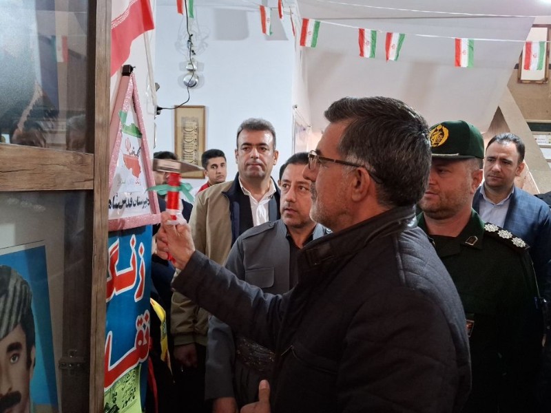 زنگ انقلاب در مدارس پاوه به صدا درآمد+تصاویر زنگ انقلاب در مدارس پاوه به صدا درآمد+تصاویر