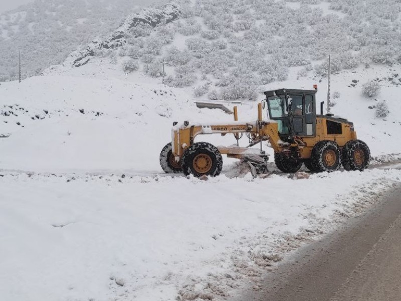 بارش 35 سانتیمتری برف در سه راهی ملندو