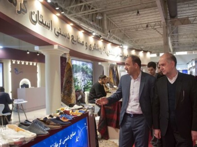 بازدید دبیر اول فراکسیون گردشگری مجلس از غرفه کرمانشاه در نمایشگاه گردشگری تهران