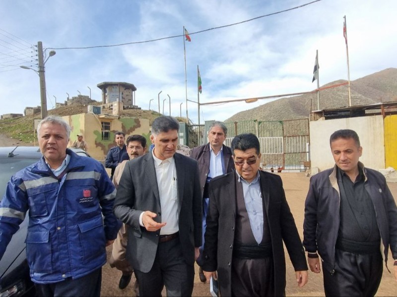 بازدید فرماندار پاوه از سایت تردد مسافر و بازارچه شوشمی/نبود زیرساخت مهمترین مشکل مرز است