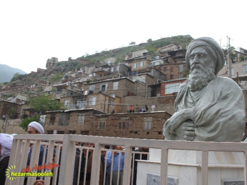 رونمایی از سردیس حاجی ماموستا ملا احمد نودشی در میدان اصلی این شهر