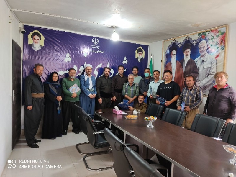 از کارگران خدوم شهرداری نودشه تجلیل به عمل آمد از کارگران خدوم شهرداری نودشه تجلیل به عمل آمد