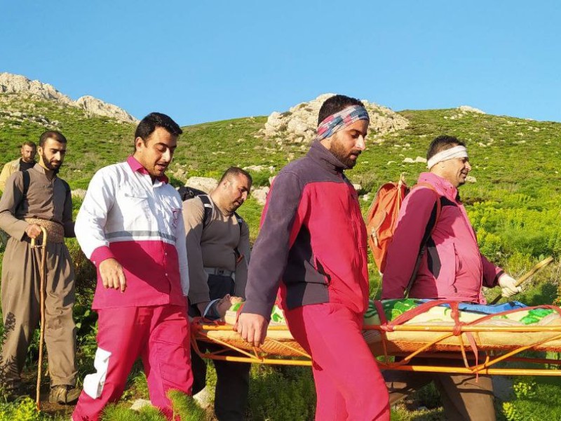 یک مصدوم به علت سقوط از ارتفاع در منطقه پاوه ارتفاعات کوه شاهو