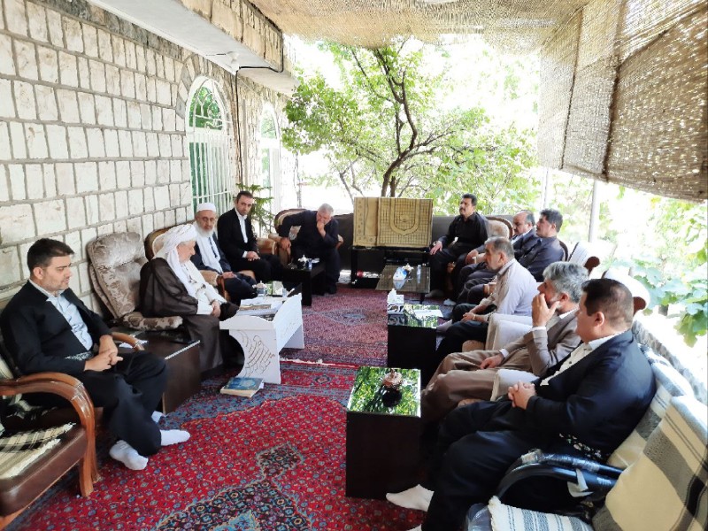 رئیس واعضای ستاددفترشورای نگهبان باامام جمعه پاوه دیدار کردند