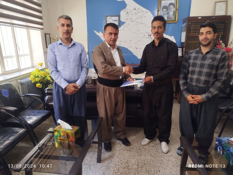 از دانشجو-معلم نخبه اوراماناتی تقدیر به عمل آمد.