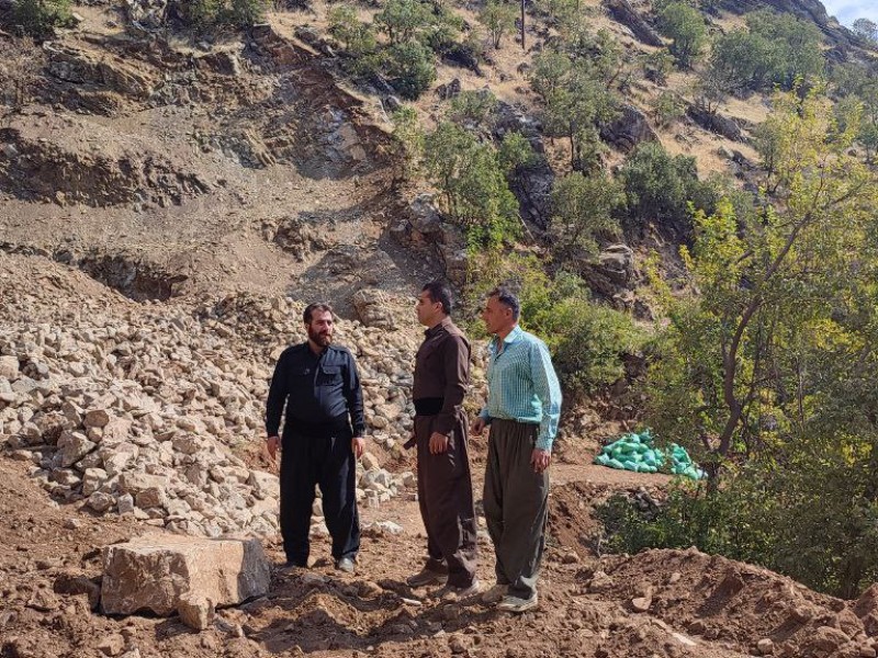 نودشه صاحب یک زمین چمن مصنوعی زیبای فوتبال می‌شود