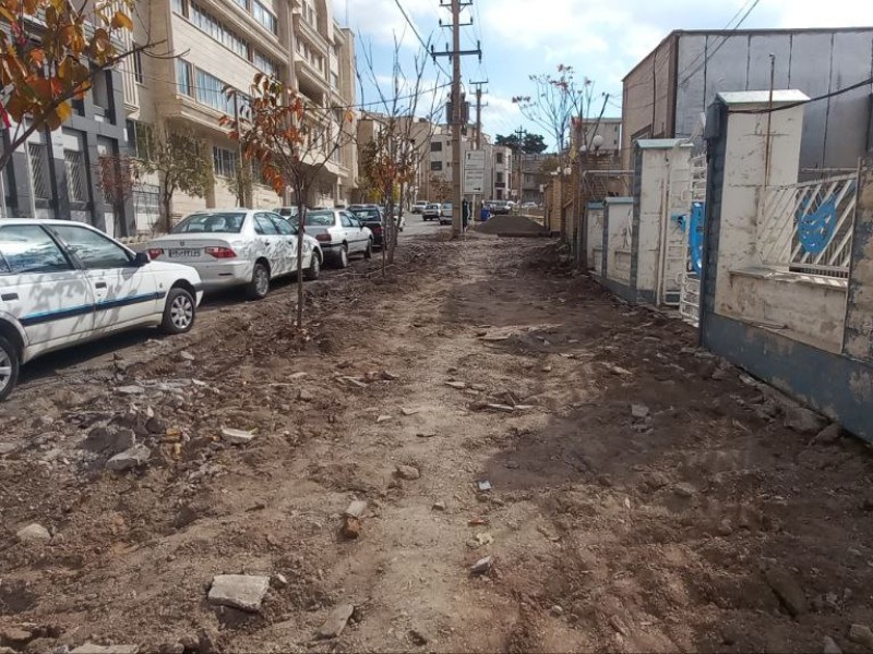 شروع اجرای فاز اول طرح همسان‌سازی پیاده‌روهای خیابان امام محمد غزالی پاوه