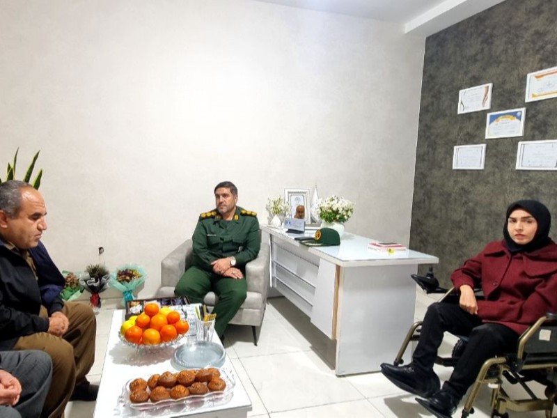 دیدار سرهنگ بهرام میرزایی با نادیا ابراهیمی، توانخواه و فعال حوزه روان‌شناسی در پاوه