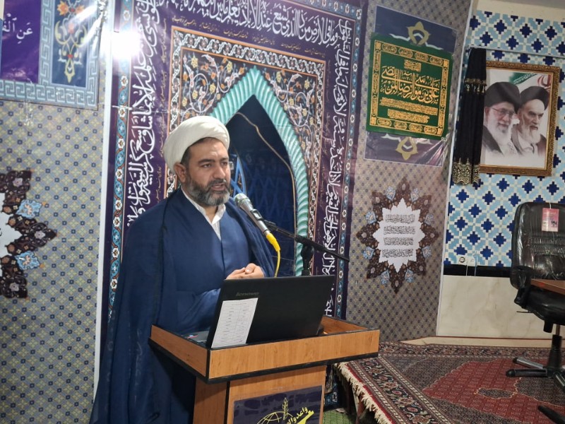 نماز گذرنامه انسان برای قبولی اعمال و ورود به عالم دیگر است