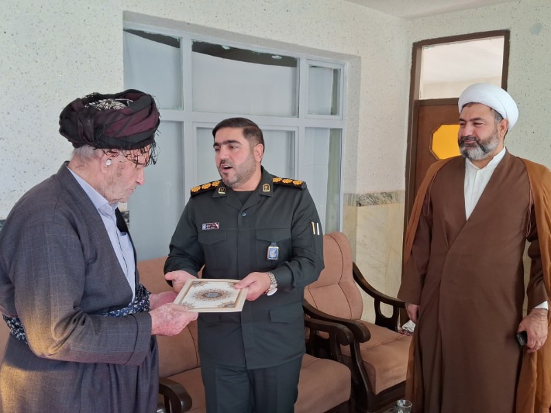 خانواده‌های شهدا ستون‌های استوار انقلاب اسلامی هستند