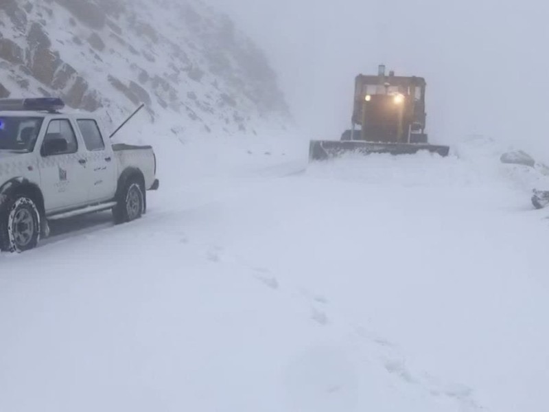 بارش دو متری برف در سه راهی شهدای پاوه بارش دو متری برف در سه راهی شهدای پاوه