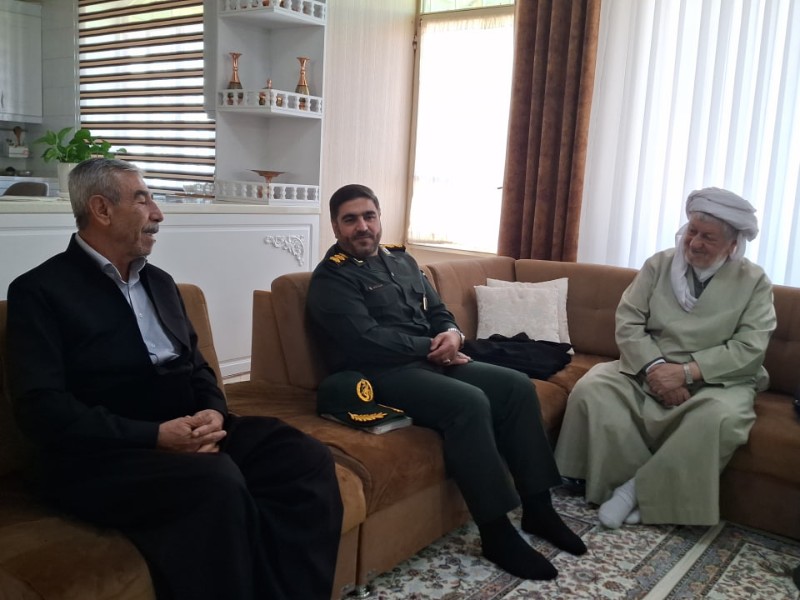 از دو خانواده جانباز شهرستان پاوه تجلیل به عمل آمد از دو خانواده جانباز شهرستان پاوه تجلیل به عمل آمد