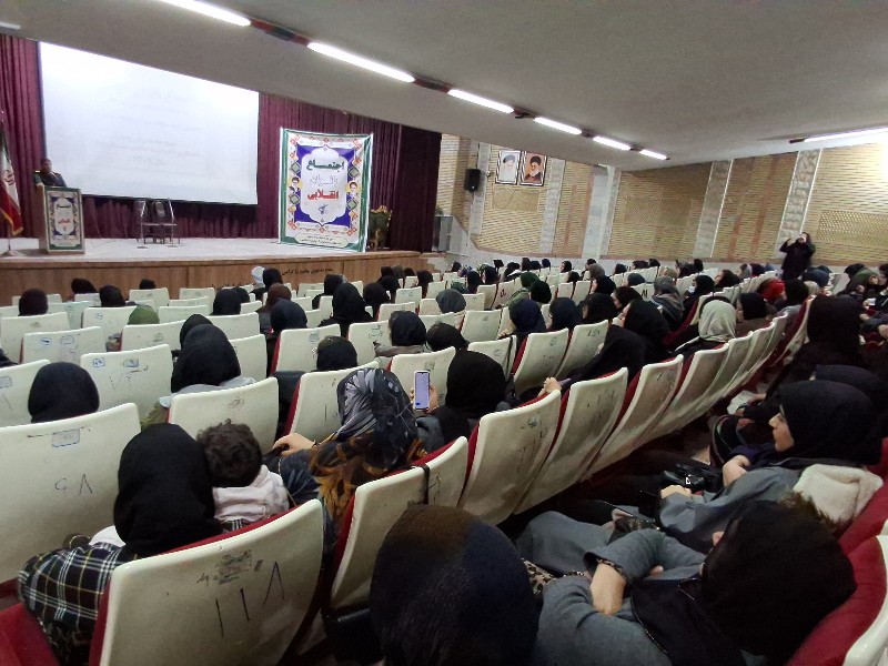 اجتماع بانوان انقلابی پاوه با محوریت تبیین نقش زن در انقلاب اسلامی برگزار شد+تصاویر