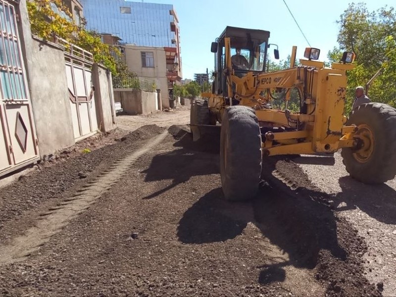 تداوم عملیات اجرائی ساماندهی خیابان کلیان توسط شهرداری پاوه/ شروع زیرسازی و آمادهسازی آن جهت آسفالت تداوم عملیات اجرائی ساماندهی خیابان کلیان توسط شهرداری پاوه/ شروع زیرسازی و آمادهسازی آن جهت آسفالت