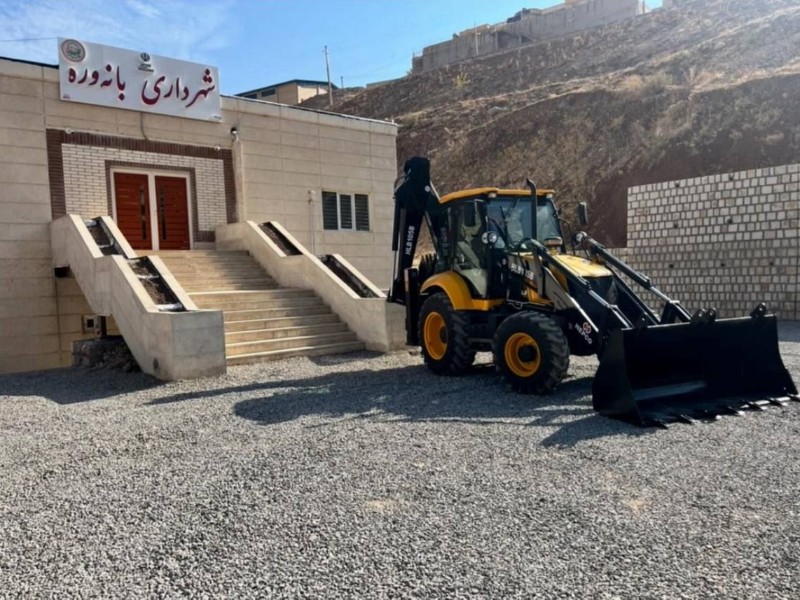 تجهیز ناوگان موتوری شهرداری بانه وره به یکدستگاه بکهو لودر HLB105 