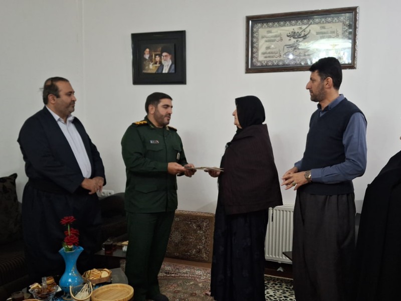 دیدار با خانواده‌های معظم شهدا در پاوه