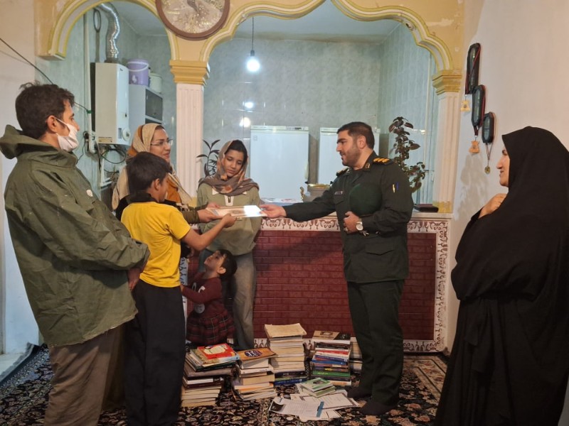 تجلیل از مادر نمونه در پاوه تجلیل از مادر نمونه در پاوه