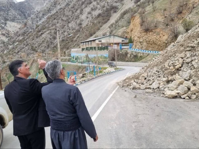 بازدید میدانی فرماندار پاوه از کانون‌های رانش و ریزش سنگ در بخش باینگان