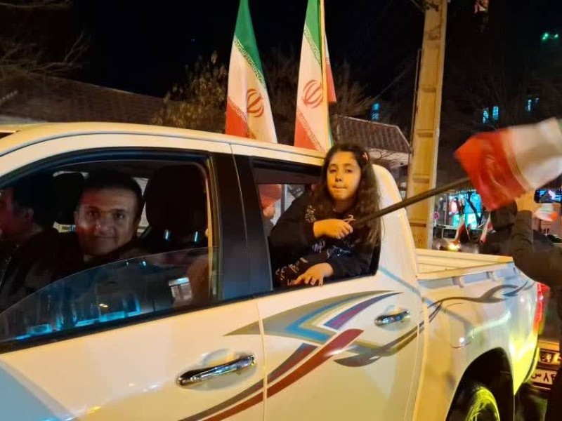 رژه خودرویی  امشب در پاوه برگزار شد