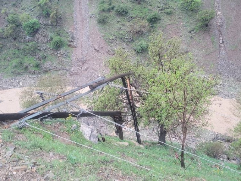 رانش زمین قطعی برق باینگان را در پی داشت / پایداری شبکه برق باینگان پس از رانش زمین