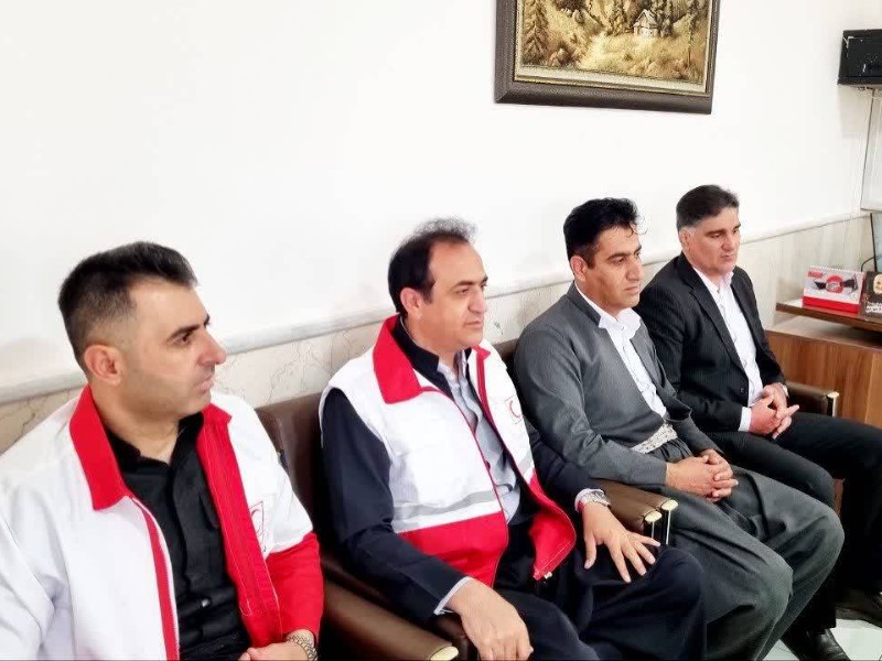 دیدار فرماندار پاوه با جمعی از امدادگران هلال‌احمر؛ قدردانی از نقش کلیدی امدادگران در بحران‌های اخیر