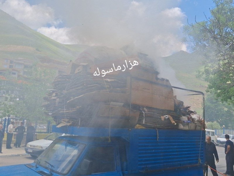 آتشسوزی خودروی حمل ضایعات در «سراب هولی» پاوه/ آتش سوزی مهار شد آتشسوزی خودروی حمل ضایعات در «سراب هولی» پاوه/ آتش سوزی مهار شد