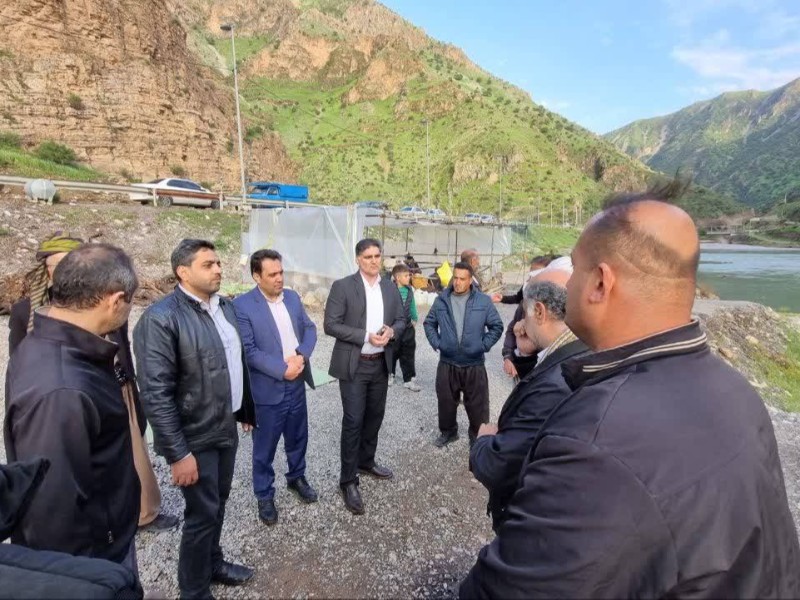 حضور میدانی فرماندار پاوه در کنار مردم روستای ژیوار؛ «از هر تلاشی برای یافتن جسد علی اداک دریغ نخواهد شد»